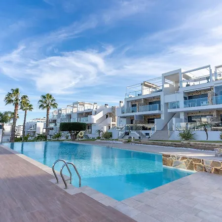 Cenuela - Lush Haven By United Renters Torrevieja