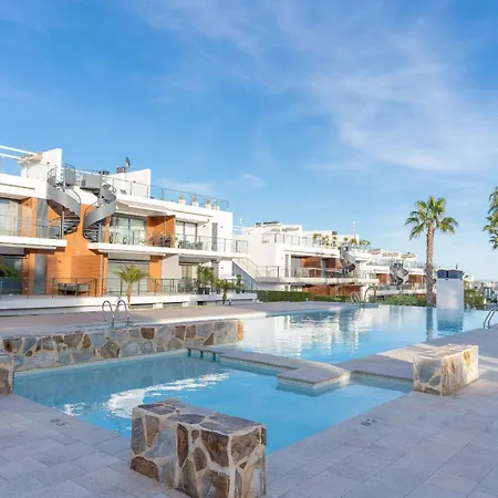 Cenuela - Lush Haven By United Renters Apartment