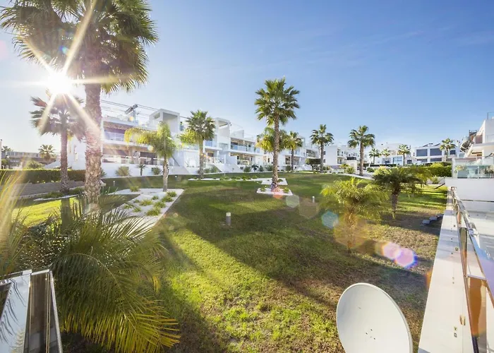 Апартаменты Cenuela - Lush Haven By United Renters Торевьиа