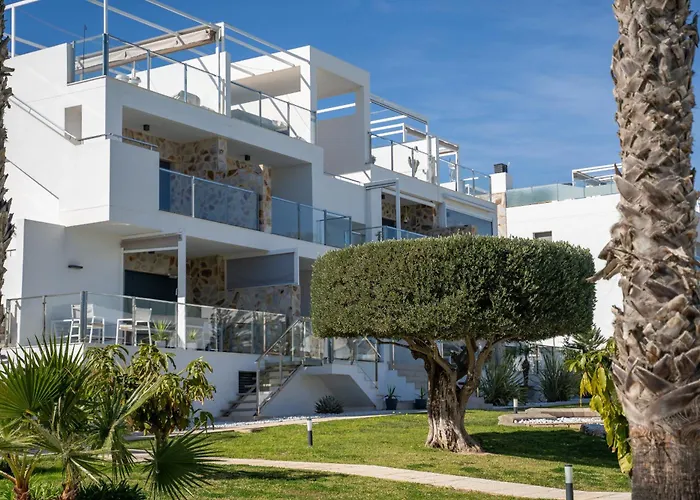 Cenuela - Lush Haven By United Renters